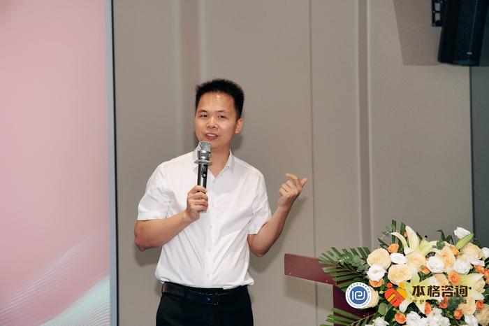 暨南大學管理學院企管系主任葉茂林致辭